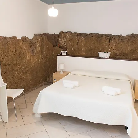 Cafisu On The Rocks